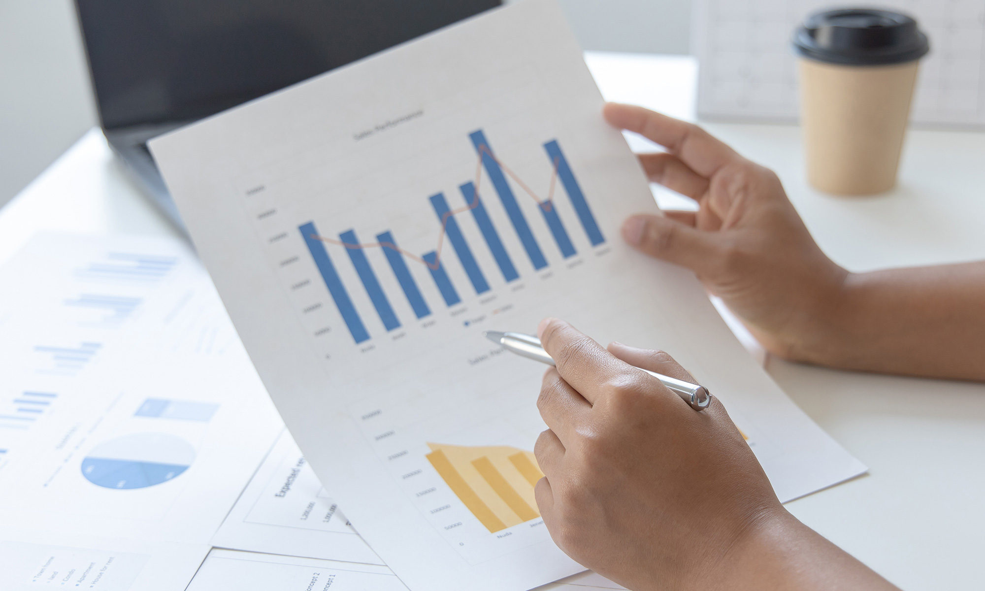 Woman with en holding report with charts